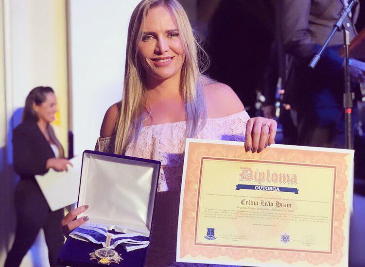 Deputada Celina Leão recebe homenagem da Polícia Federal