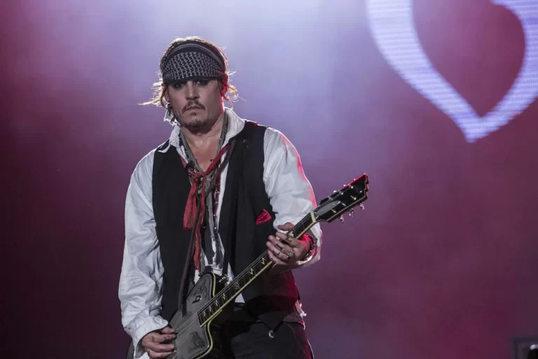 Lamentável incidente em hotel é relatado antes do cancelamento do show da banda de Johnny Depp, segundo site