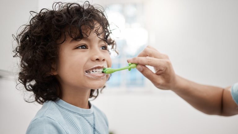 Saúde bucal das crianças: especialista dá 6 dicas essenciais para dentes saudáveis