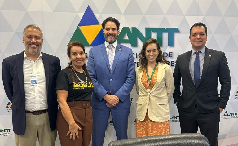 Raquel Muniz reforça luta pela duplicação da BR-251 em audiência pública