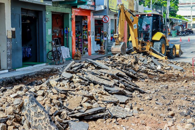 Canindé inicia obras de pavimentação no centro com investimento de R$ 2,5  milhões