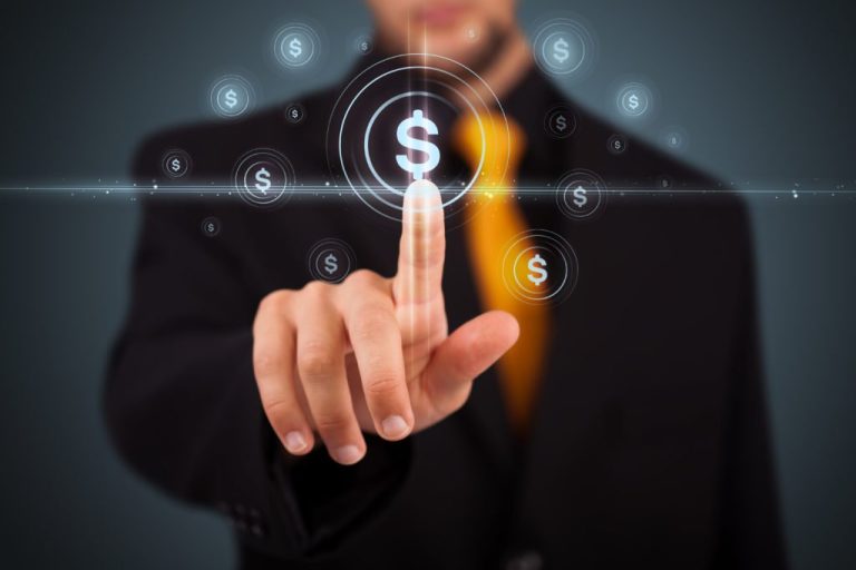Demanda por crédito cresce entre empresas em abril, com destaque para as de médio porte, segundo Serasa Experian