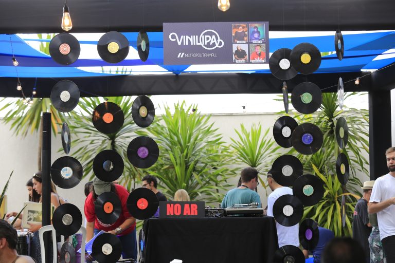 Feira de vinil, discotecagens, workshop gratuito e cervejas artesanais agitam Metropolitan Mall