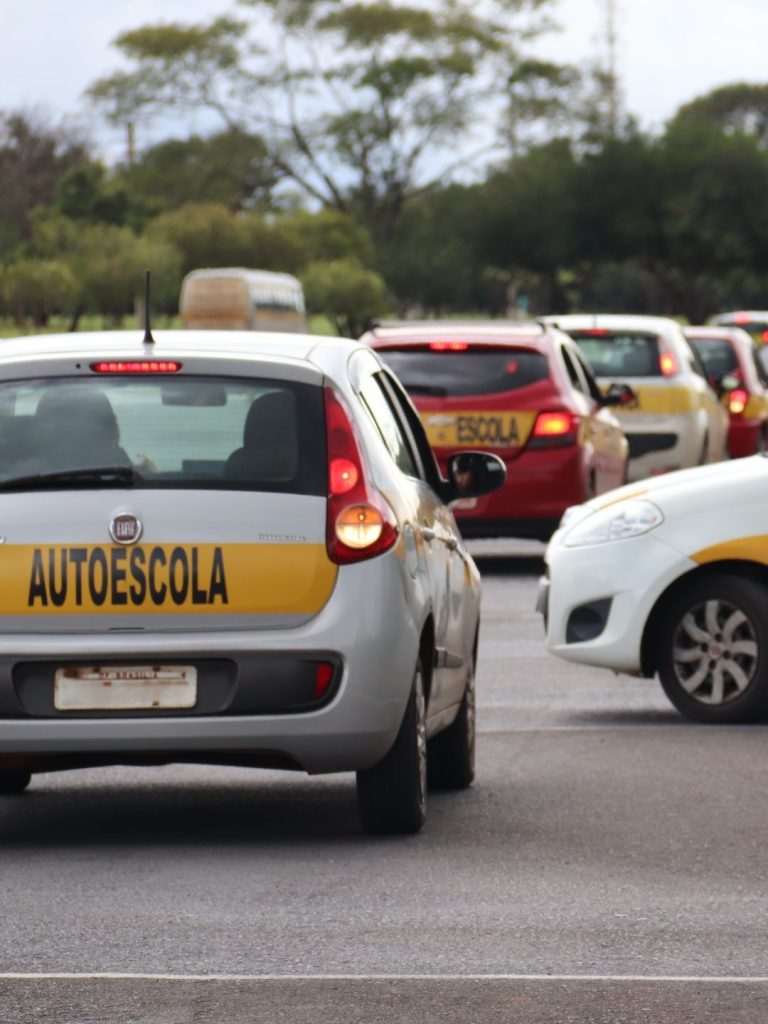 Detran-DF divulga regras para autorização de instrutor de trânsito