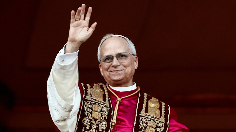Sistema Canção Nova de Comunicação faz cobertura especial da viagem do Papa Leão XIV à África 
